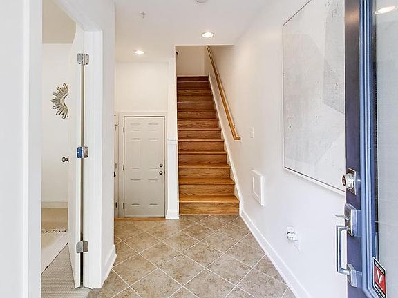 2nd image of 5813 Lustine St