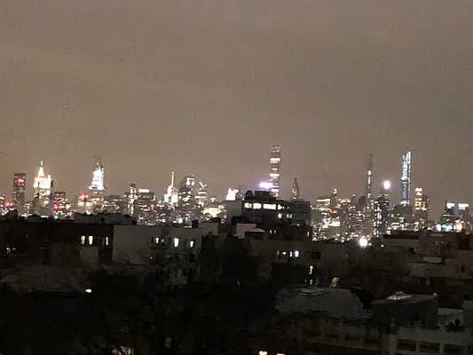 Rented by Metropolis International Realty Inc. | media 15