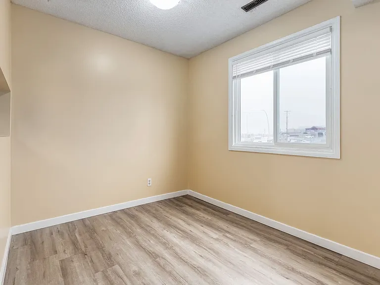 550 Rundlehorn Cir NE — Photo 32