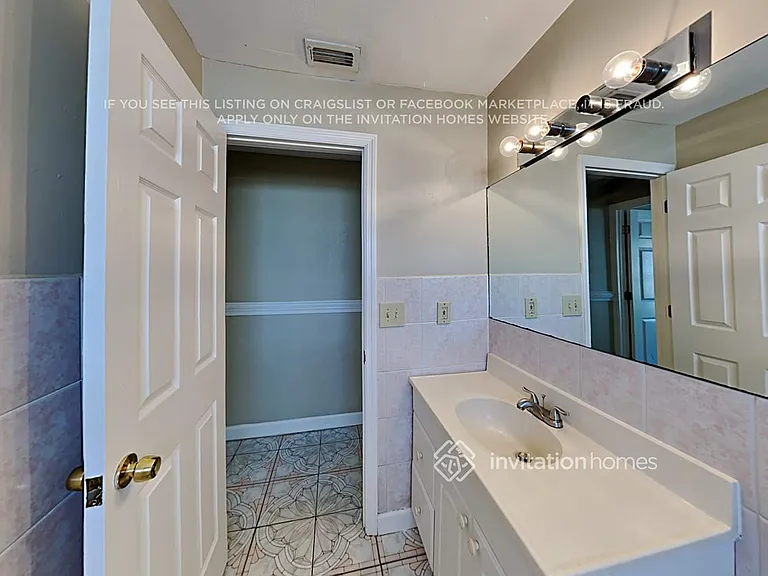 5850 Lake Grove Dr — Photo 14