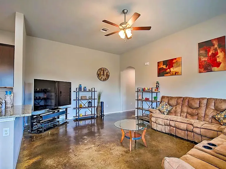 1492 Lucille St — Photo 9