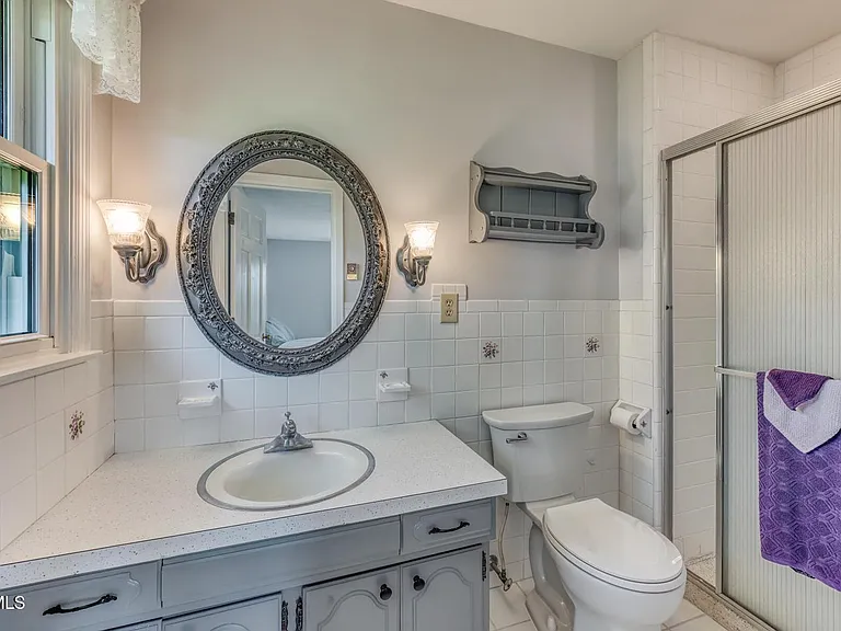 908 Meadow Ln — Photo 18