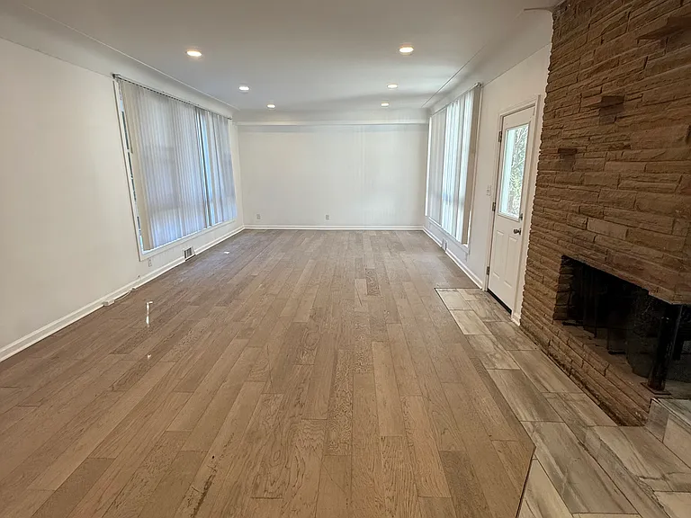 1440 W Square Lake Rd — Photo 2