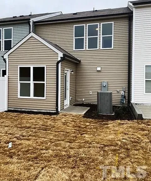 Vassar Dr — Photo 15