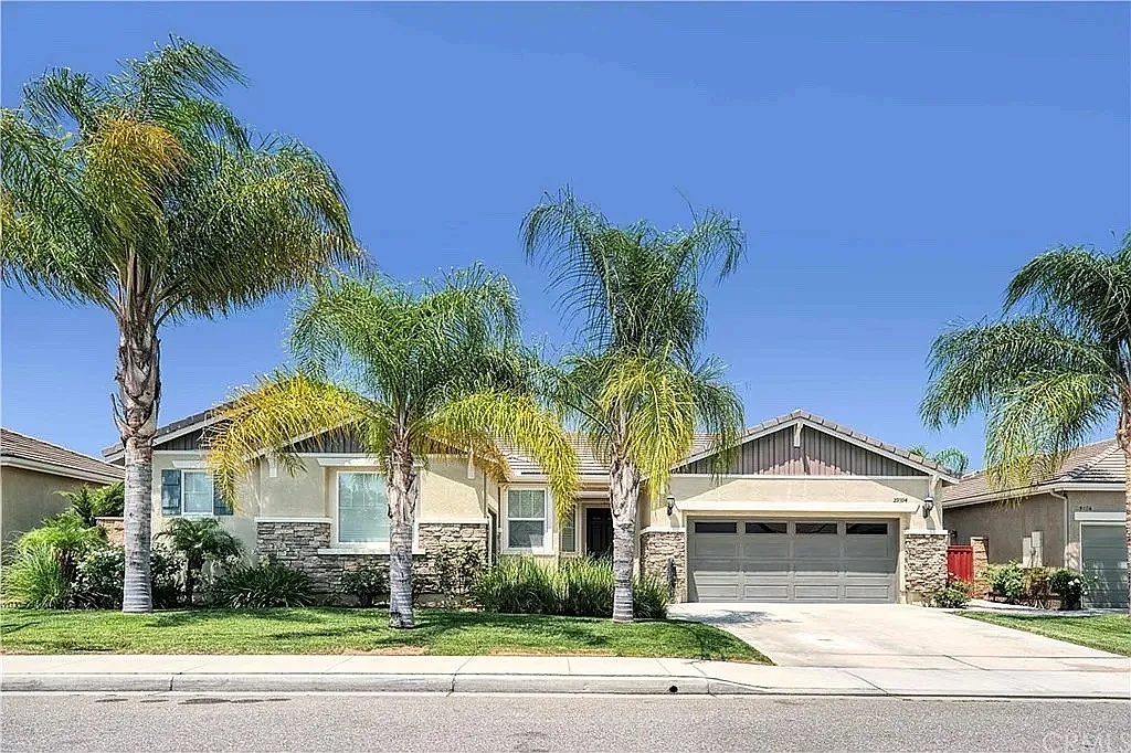 4 bed, 2325 sqft, $3,295 — Photo 1