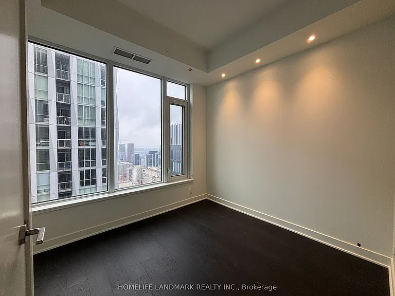 11 Yorkville Ave #5006 — Photo 12