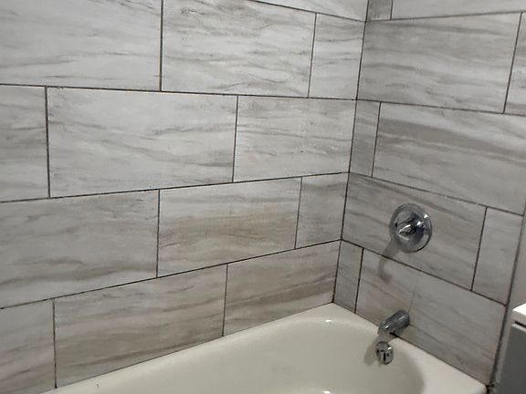4th image of 105 SW 43rd St #2