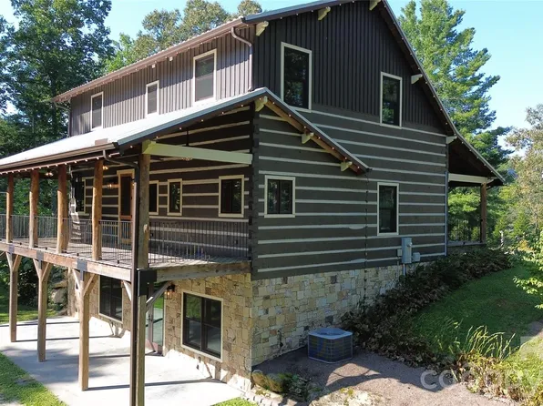 10 Black Bear Valley Dr, Hendersonville, NC 28792