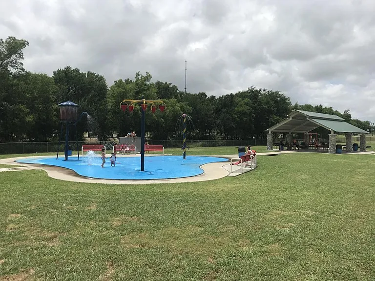 800 Oak Grove Ln — Photo 21