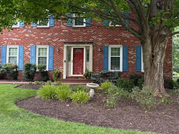 2711 Mustang Dr, Herndon, VA 20171