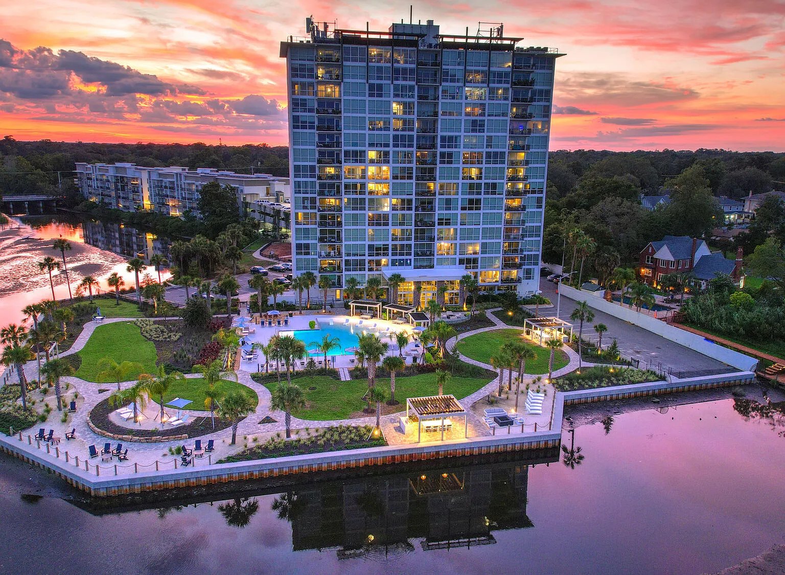 Rivervue Avondale — Photo 1