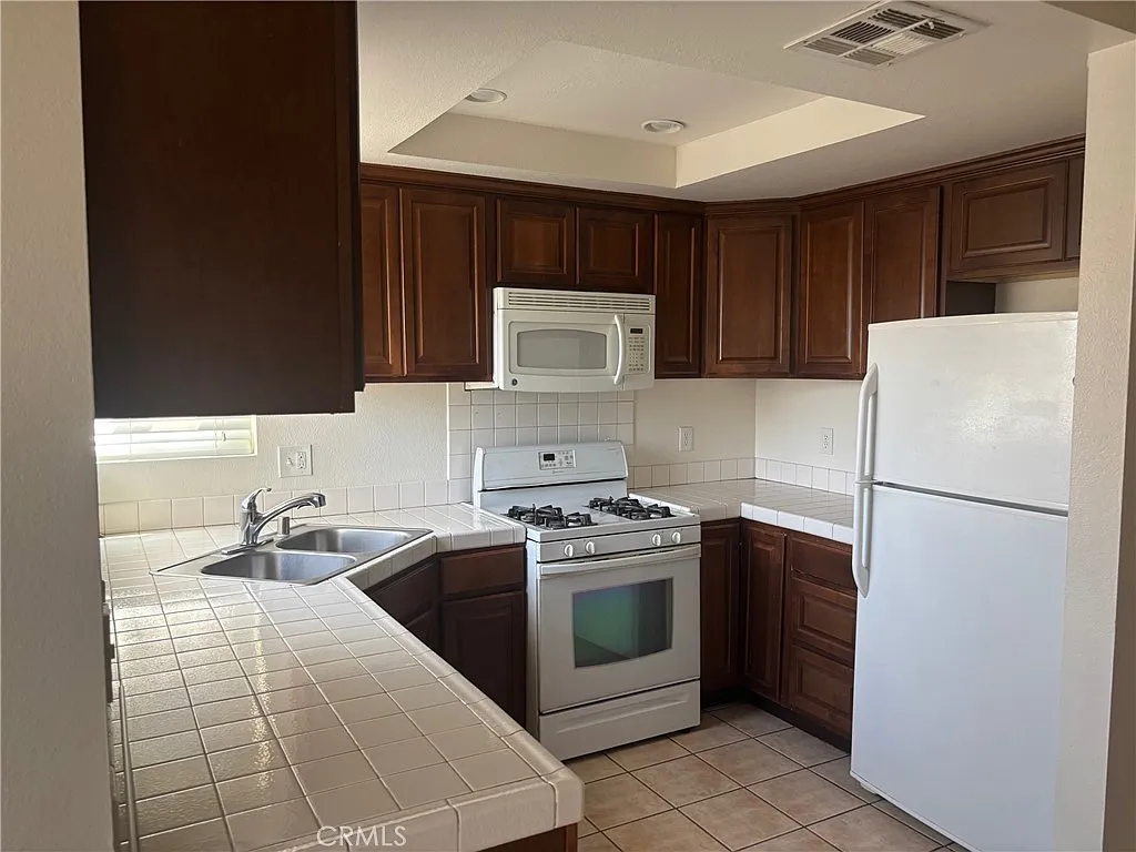 2 bed, 1174 sqft, $1,795 — Photo 4