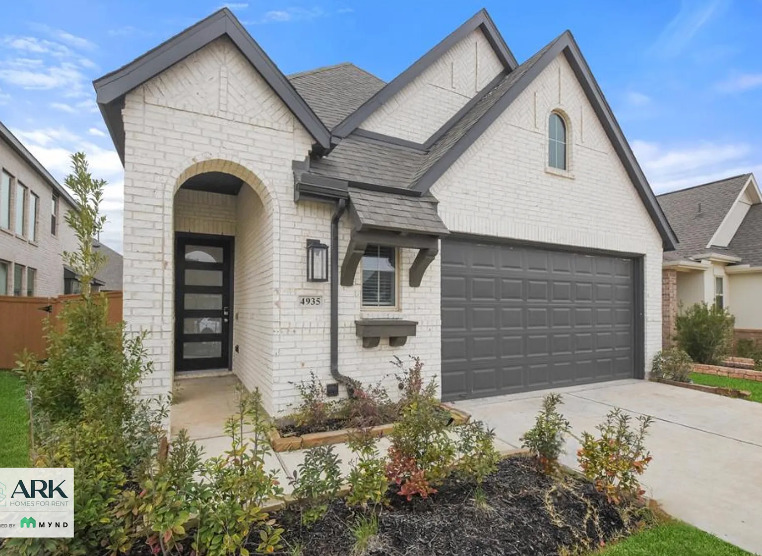 4 bed, 3.0 bath, 2633 sqft, $3,200 — Photo 1