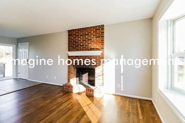 4 bed, 2.5 bath, 2013 sqft, $2,795 — Photo 3