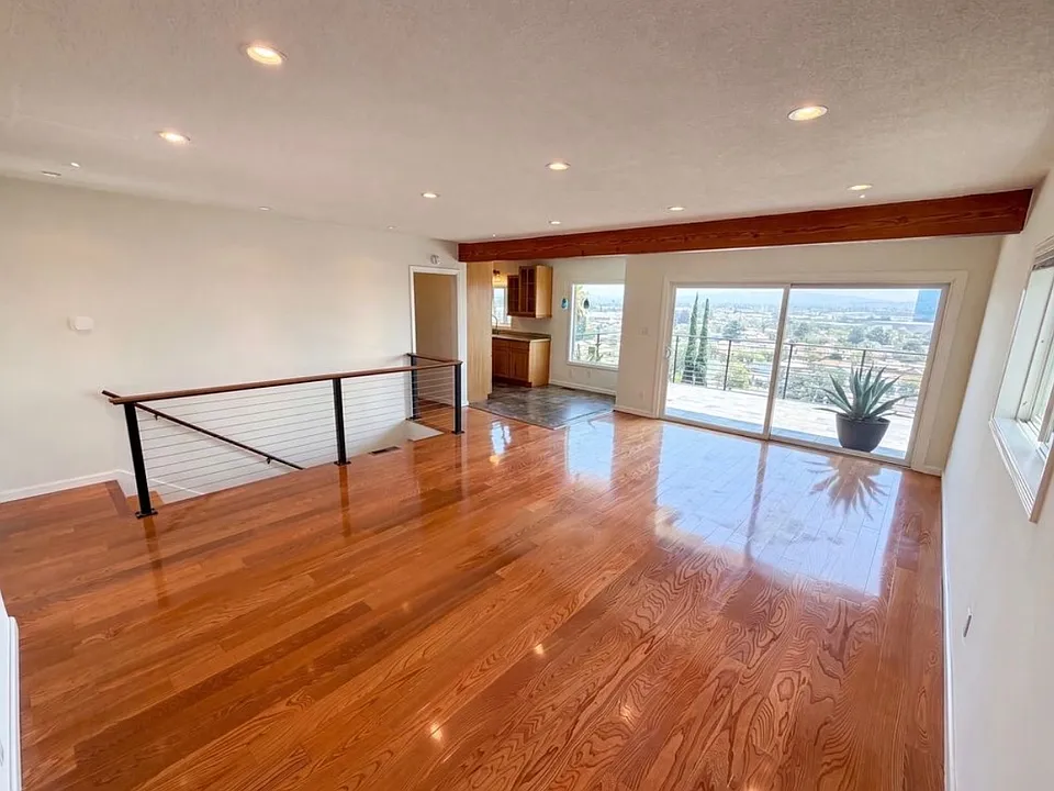 180 Waverly Dr
