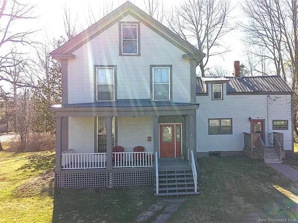 4 Elm St, Saint Stephen, NB E3L 2S3