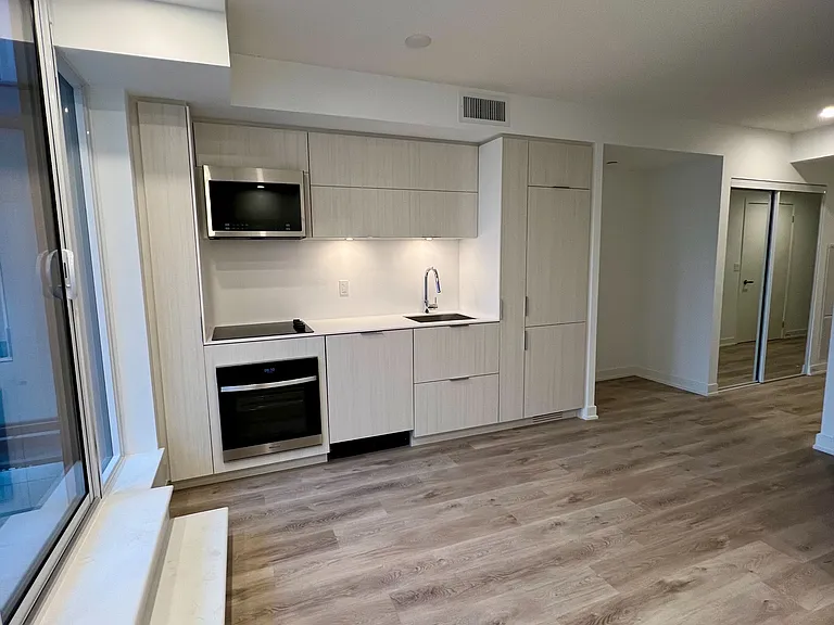 370 Martha St #212 — Photo 14
