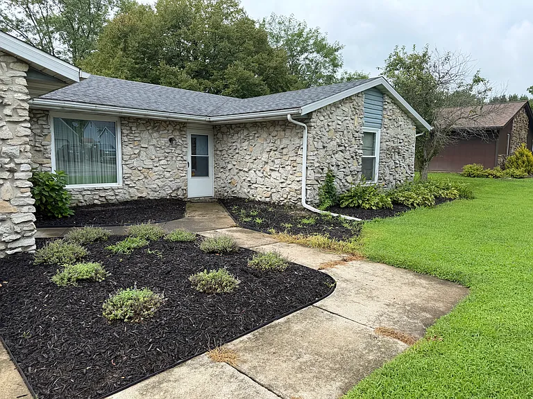 4101 W Coventry Dr — Photo 2