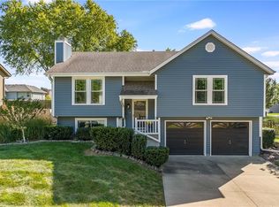 1907 Allendale Dr, Greenwood, MO 64034