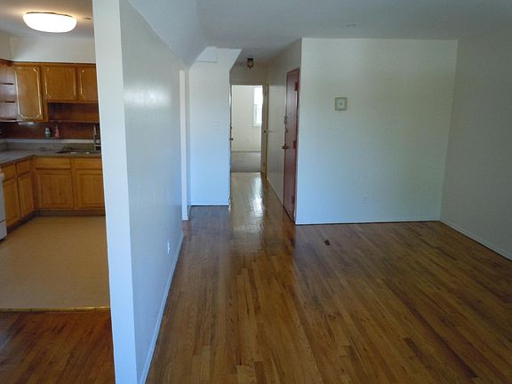 living room - hallway to bedrooms