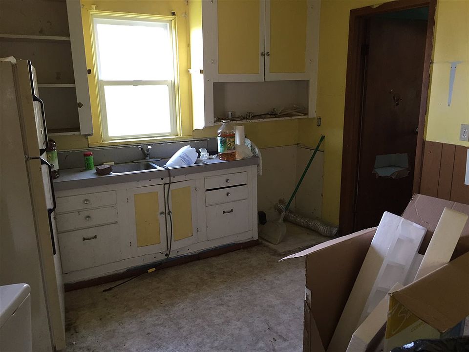 2nd image of 3104 N Crestline St