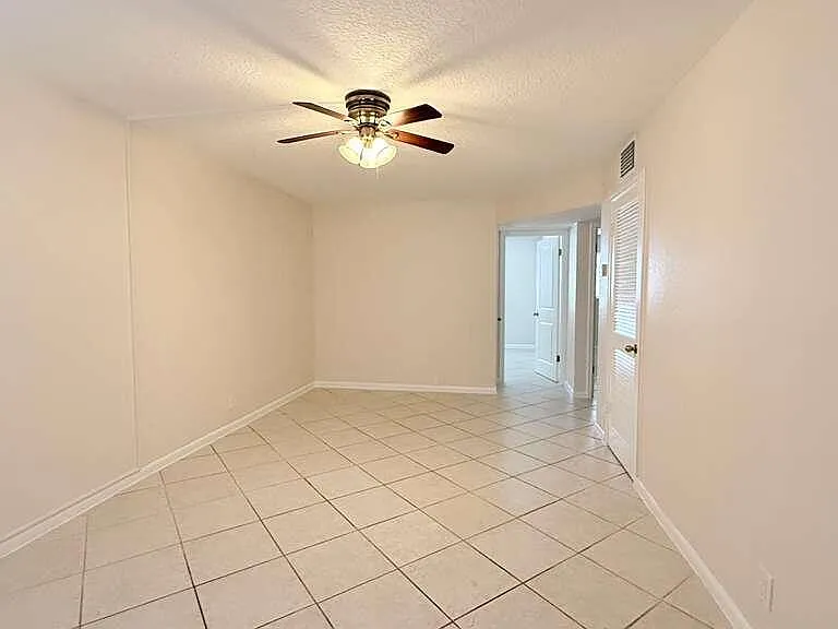 501 W Kalmia Dr #2 — Photo 2