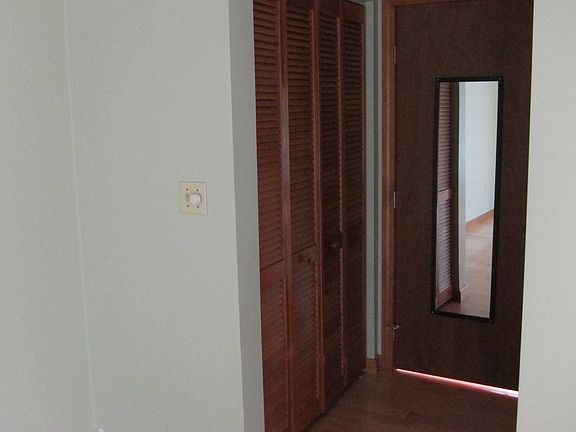 Master bedroom - Hers closet