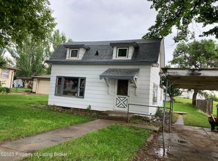 408 9th St S, Hettinger, ND 58639