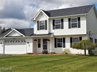 1086 Red Barn Dr, Oxford, MI 48371