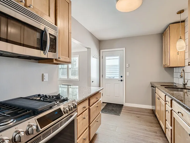4141 California Ave SW #1/2 — Photo 6