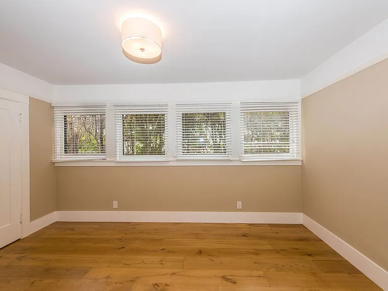 306 N Shaffer St — Photo 18