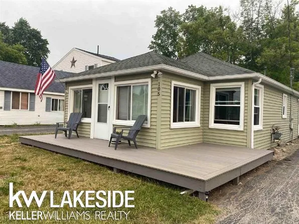 105 Wells St, Houghton Lake Heights, MI 48630