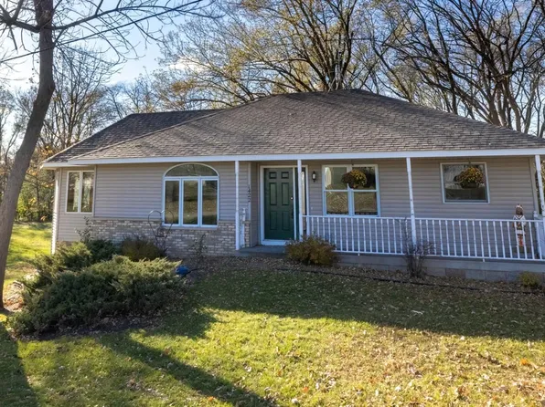 1422 7th St N, Cannon Falls, MN 55009