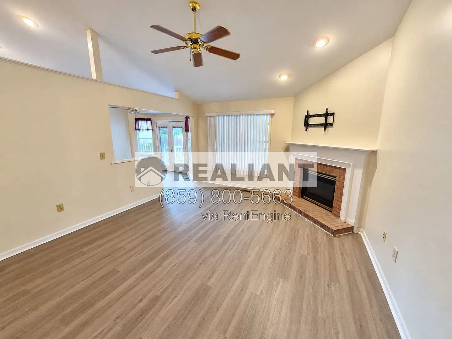 3 bed, 2.0 bath, $2,200 — Photo 2
