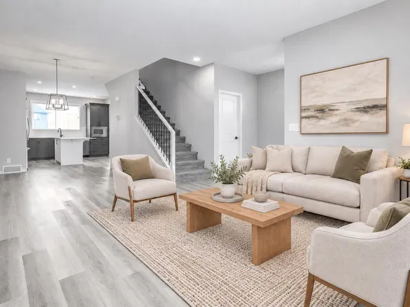 68 Wolf Gate, Okotoks, AB T1S 5T9