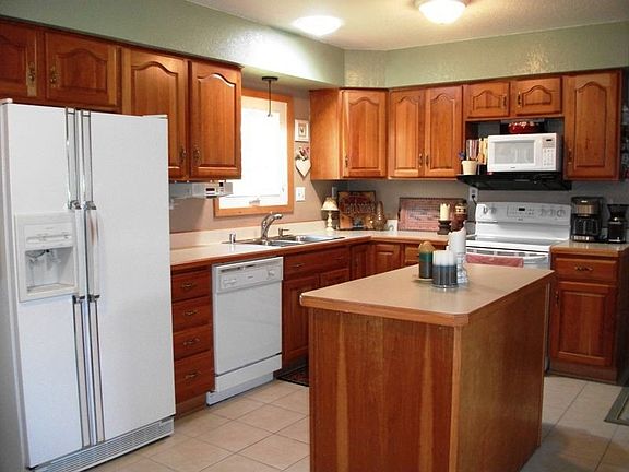 2nd image of S69W22180 Sonoma Way