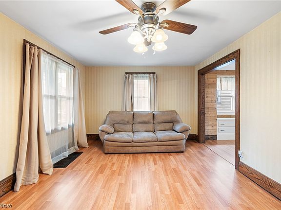 3rd image of 1028 Kling St