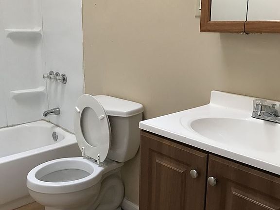 3rd image of 5362 W Montgomery Ave