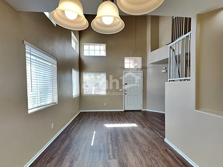 7400 Fencerow St — Photo 7