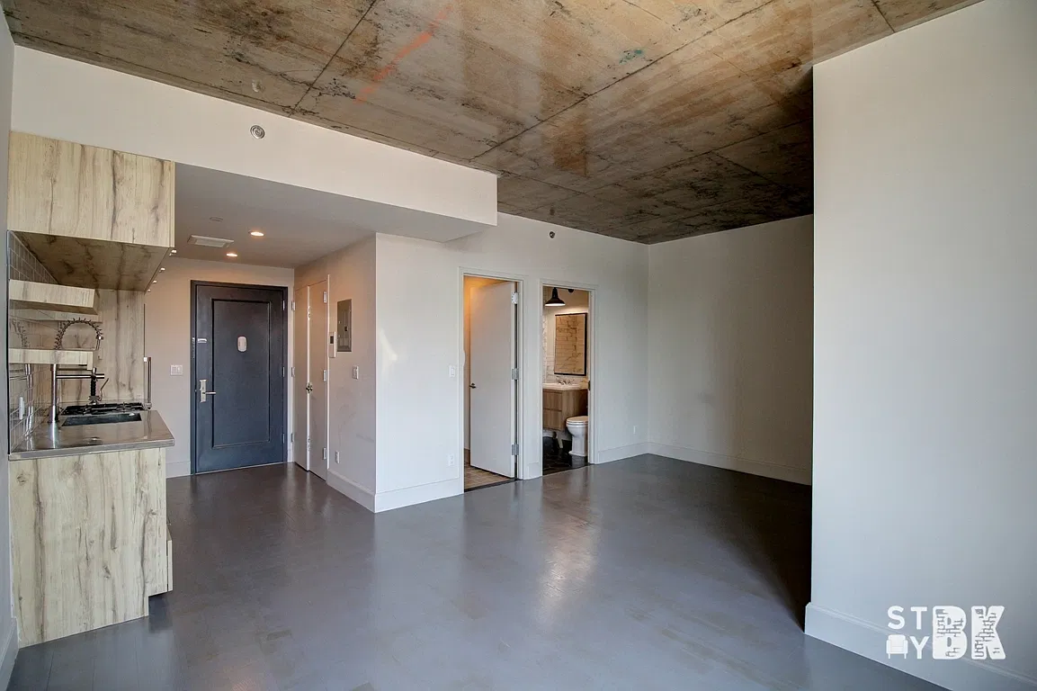 72 Box Street — Photo 3