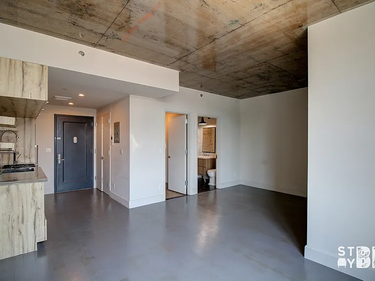 72 Box St #2I — Photo 2