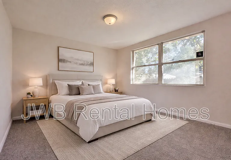 1593 W 21st St — Photo 10