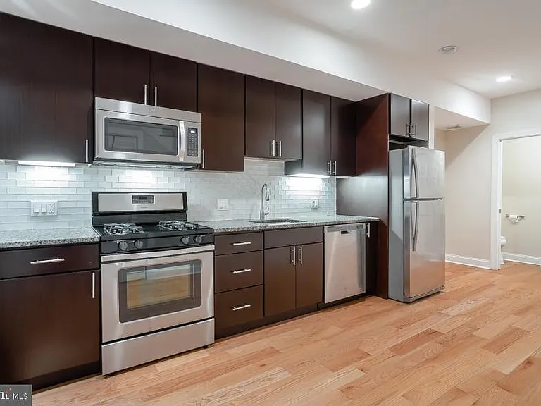 724 N 3rd St #2F — Photo 8