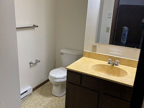 4th image of 843 Driftwood Dr W #4