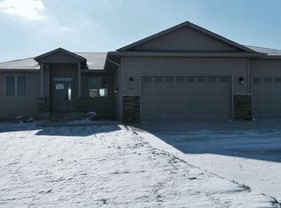 1750 Gray Fox Dr NE, Owatonna, MN 55060