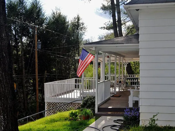 187 Pine St, Bryson City, NC 28713