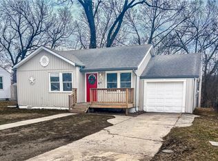 1001 NE 44th St, Kansas City, MO 64116