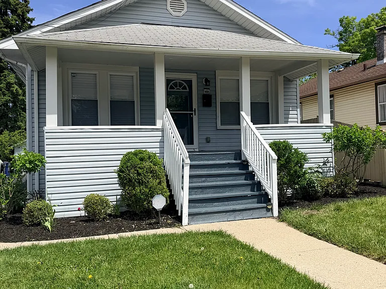 1516 Brookside Ave — Photo 1