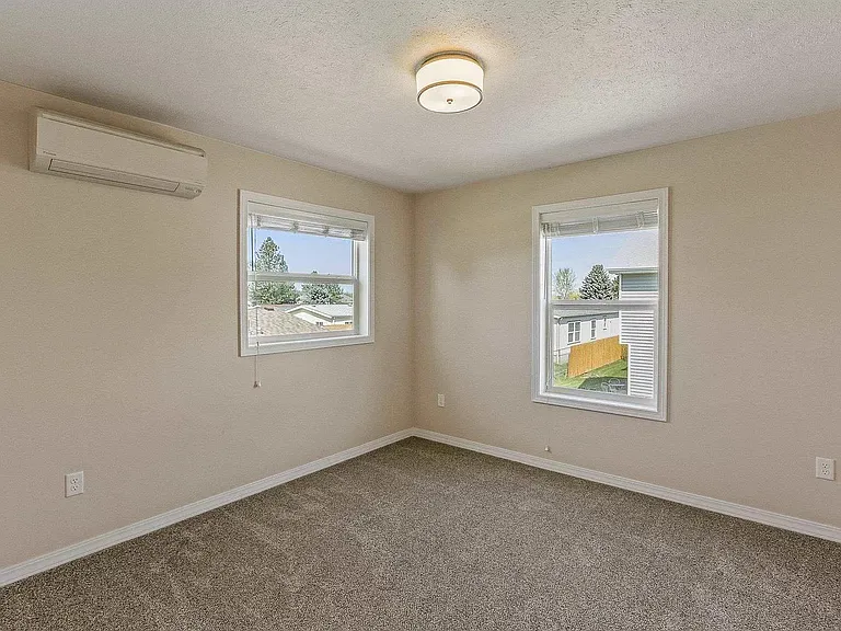 7125 N Crestline St #7 — Photo 7
