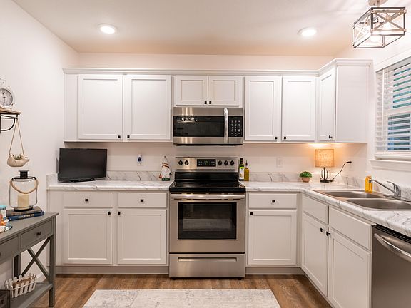 2nd image of 2802 Ascalon Dr SE